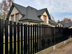 Забор из металлоштакетника на сборном оцинкованном каркасе