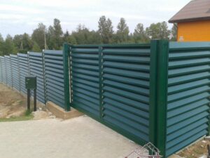 Забор жалюзи (цвет 6005/6005глян) цена на 2022 год за 1м2 (секция, без столбов)