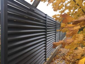 Забор жалюзи (цвет 7024/7024глян) цена на 2022 год за 1м2 (секция, без столбов)