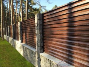 Забор жалюзи(цвет Тёмный дуб/Тёмный дуб), цена на 2022 год за 1м2 (секция, без столбов)