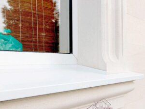 Отлив оконный плоский профиль с внешней стороны окна